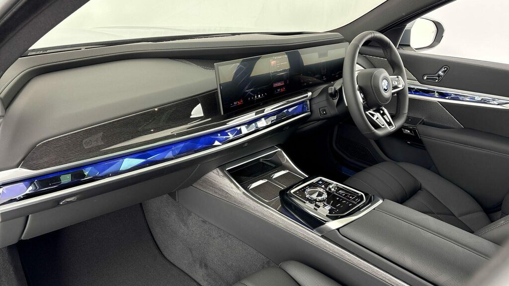 BMW i7 Xdrive60 M Sport Blue #8