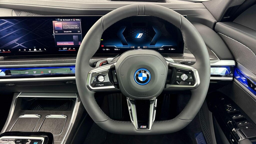 BMW i7 Xdrive60 M Sport Blue #18