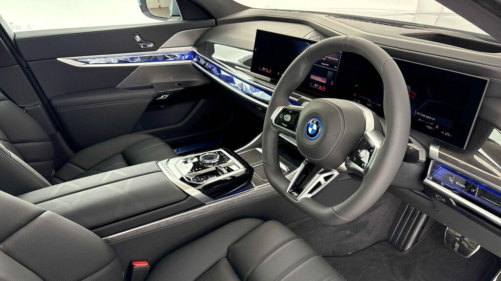 BMW i7 Xdrive60 M Sport Blue #7
