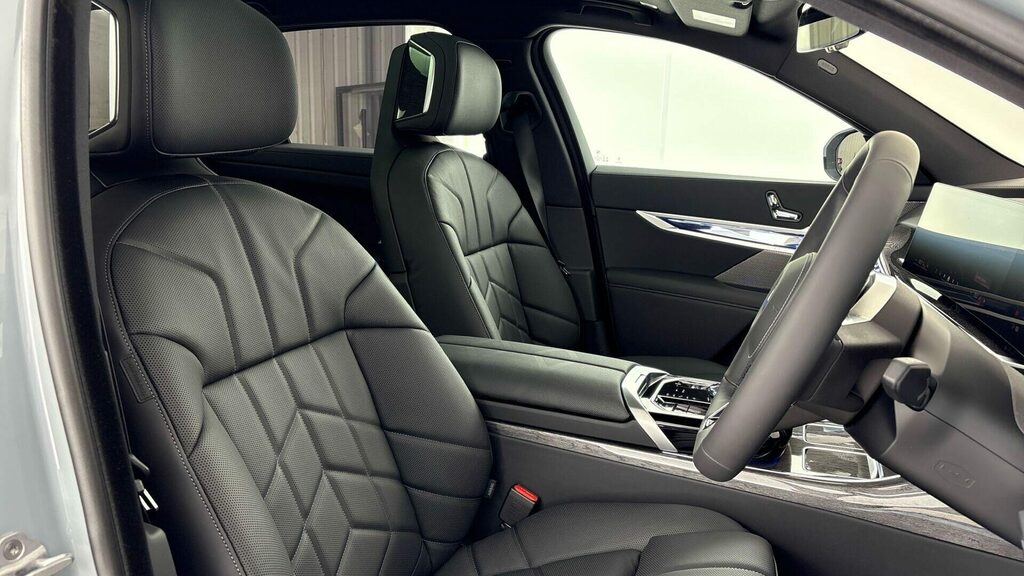 BMW i7 Xdrive60 M Sport Blue #9