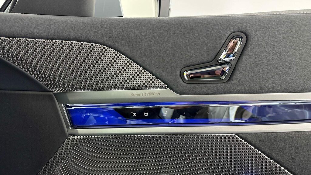 BMW i7 Xdrive60 M Sport Blue #13