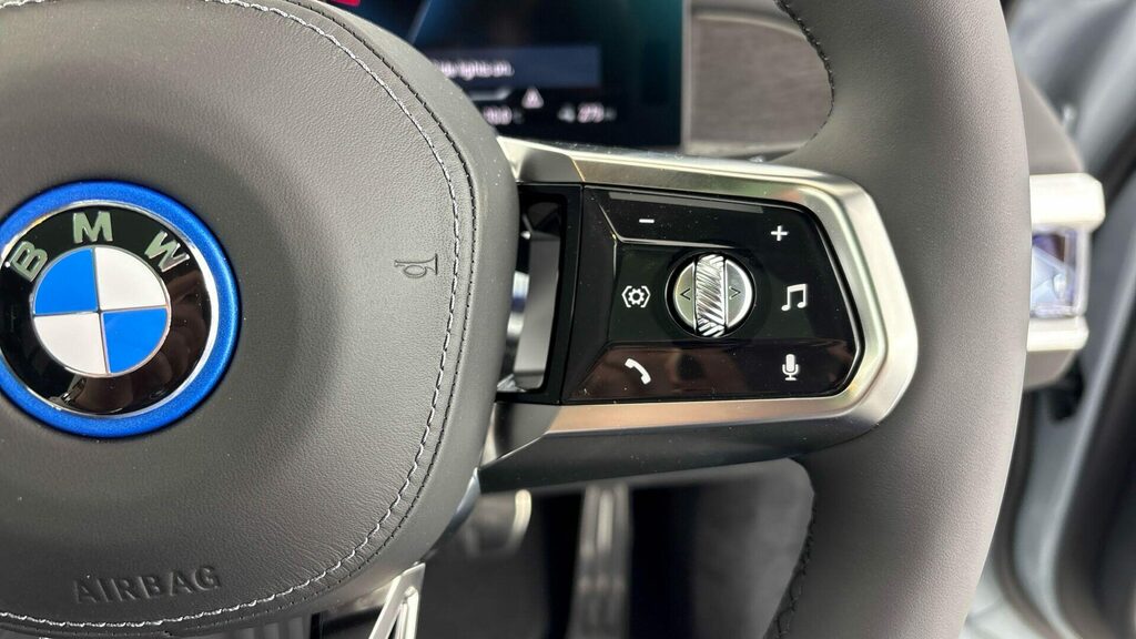 BMW i7 Xdrive60 M Sport Blue #12