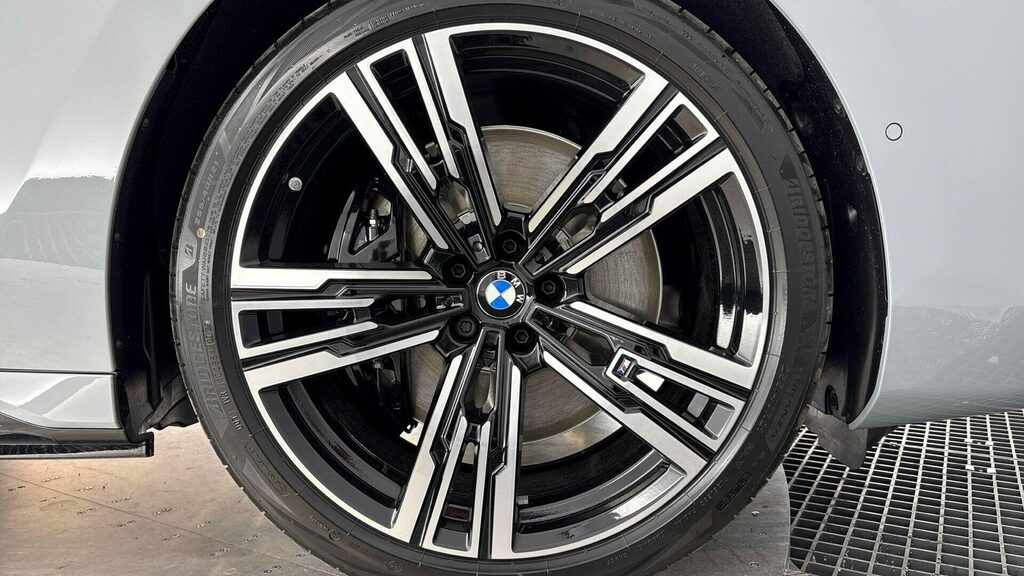 BMW i7 Xdrive60 M Sport Blue #14