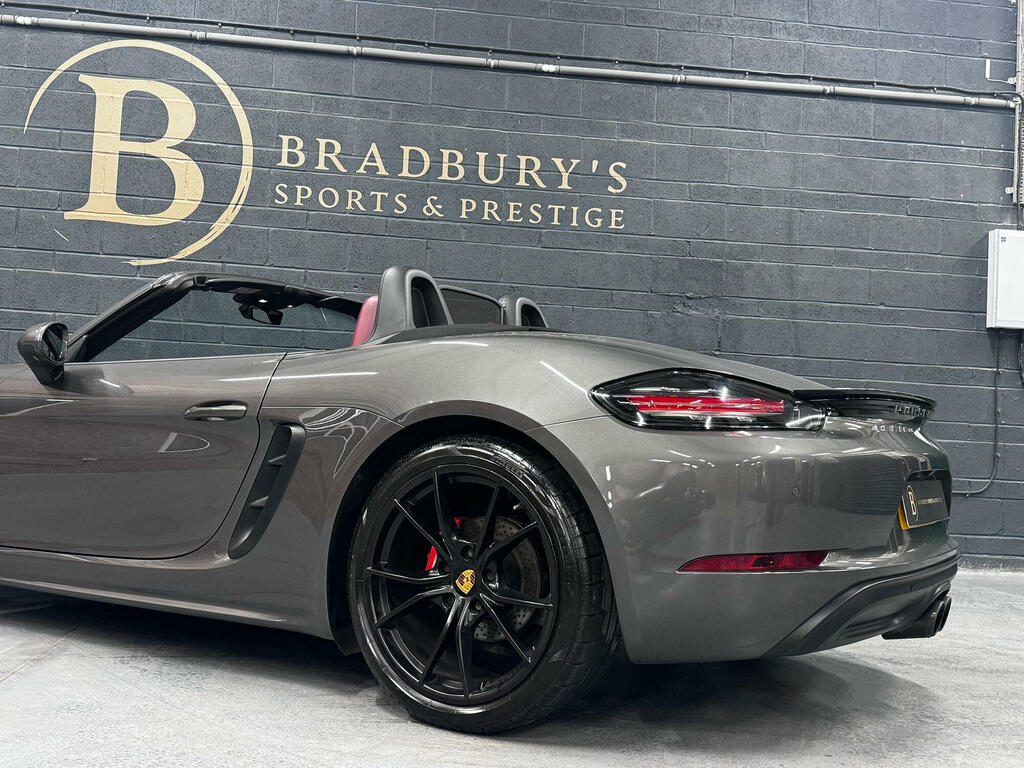 Porsche 718 Cayman Grey #76