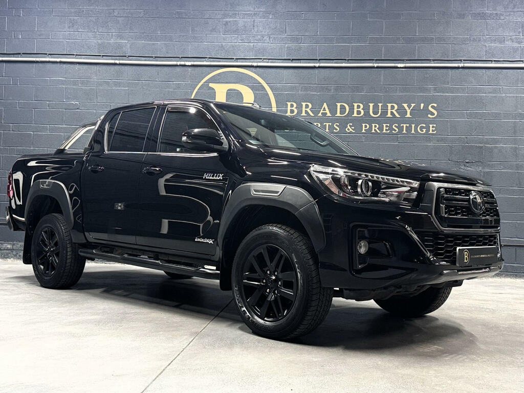 Toyota HILUX Pickup 2.4 D-4d Invincible X 4Wd 202020 Black #4