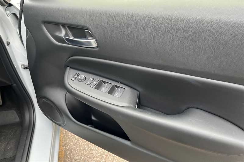 Honda Jazz 1.5 I-mmd Hybrid Advance Ecvt AV23ZXX White #6