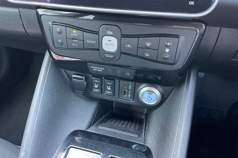 Nissan Leaf 110Kw N-connecta 39Kwh DS72KZU Black #2