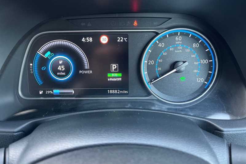 Nissan Leaf 110Kw N-connecta 39Kwh DS72KZU Black #4