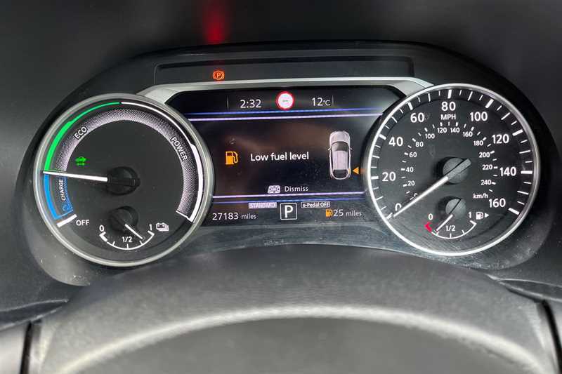 Nissan Juke 1.6 Hybrid Tekna ML72GKG White #3