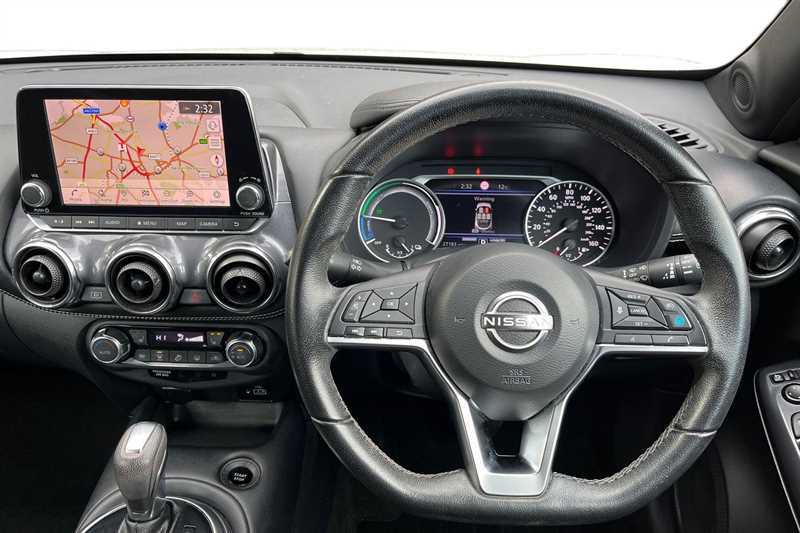 Nissan Juke 1.6 Hybrid Tekna ML72GKG White #4