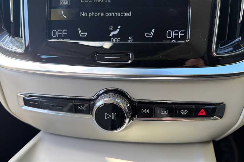 Volvo V60 2.0 D4 190 Inscription BU19RVT Black #3