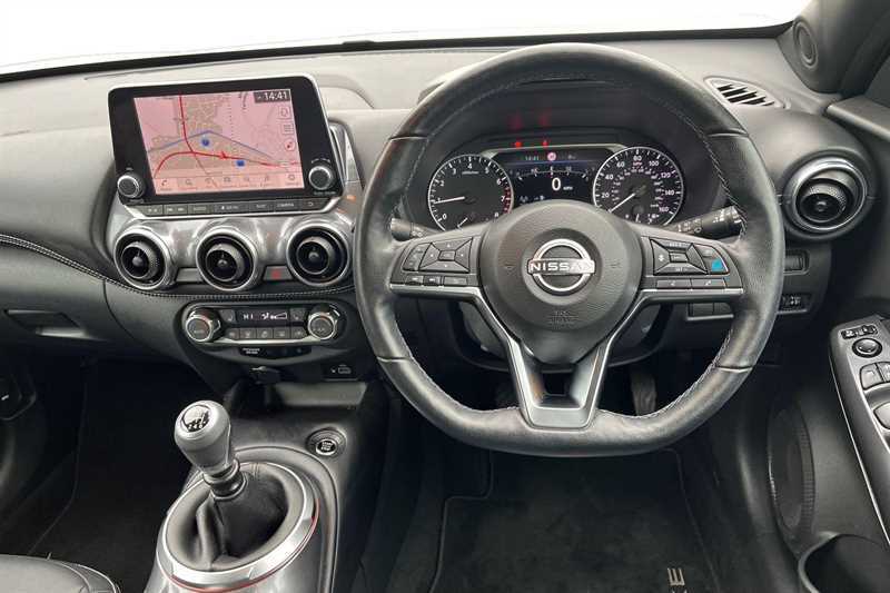 Nissan Juke 1.0 Dig-t 114 Tekna MT73URZ White #4