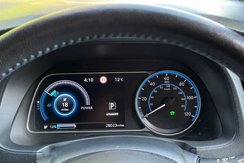 Nissan Leaf 110Kw N-connecta 39Kwh AY23UJP Grey #3