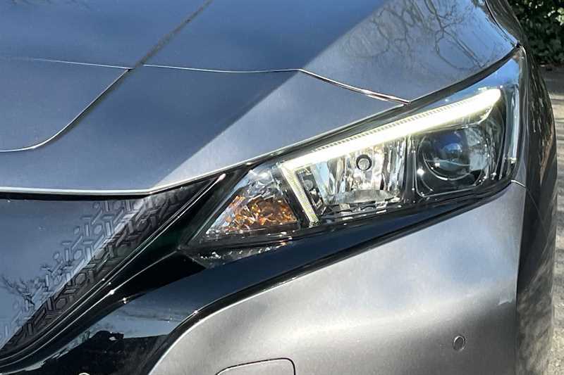 Nissan Leaf 110Kw N-connecta 39Kwh AY23UJP Grey #2