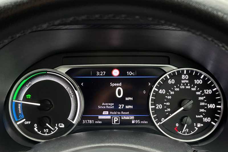 Nissan Juke 1.6 Hybrid N-connecta YP72WWA Red #3