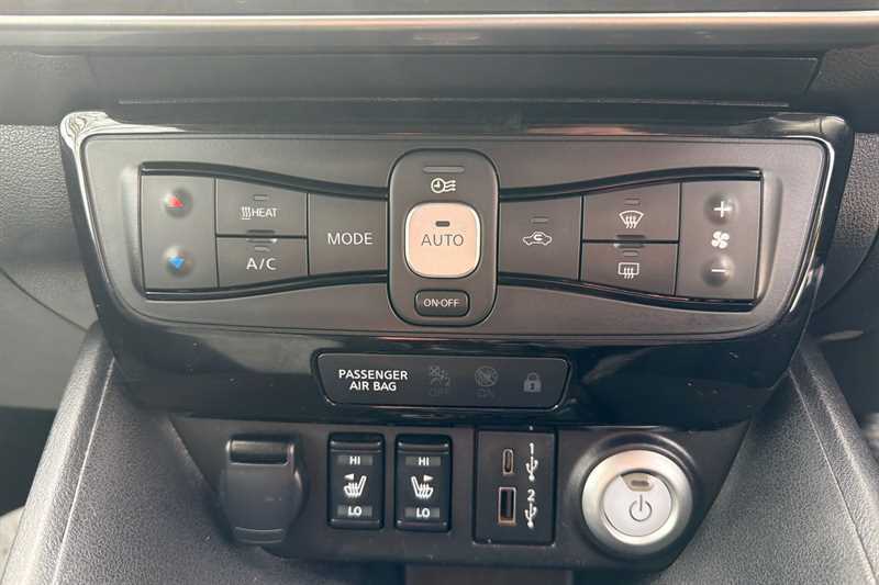 Nissan Leaf 110Kw N-connecta 39Kwh Black