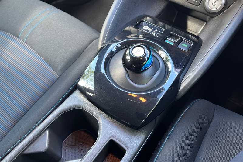 Nissan Leaf 110Kw N-connecta 40Kwh DS72KXZ Black #6