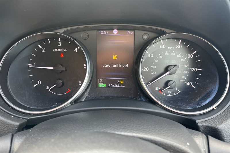 Nissan Qashqai 1.6 Dci N-connecta Xtronic Red #3