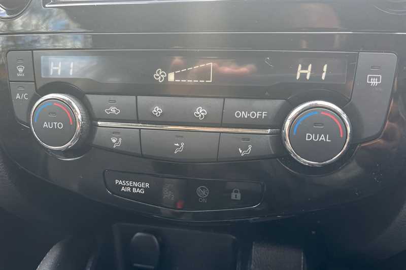 Nissan Qashqai 1.6 Dci N-connecta Xtronic Red