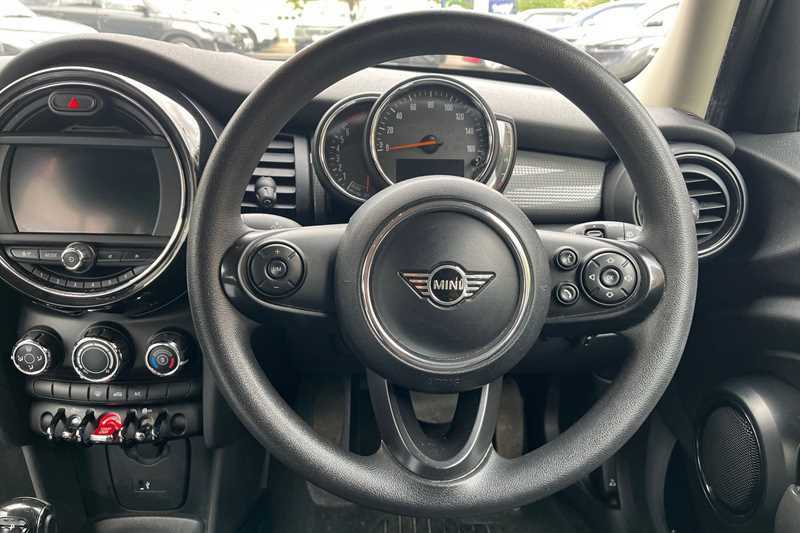 Mini Hatch 1.5 Cooper Classic II KJ19NZG Red #2