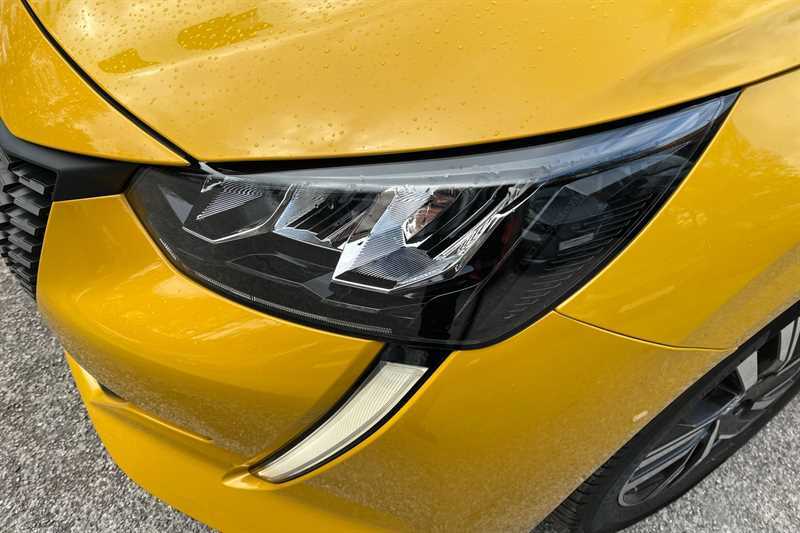 Peugeot 208 1.2 Puretech Active Premium MF72SUX Yellow #4