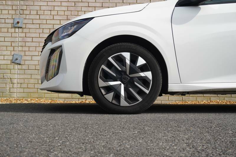 Peugeot 208 Puretech Active - 73 HD73GJY White #5