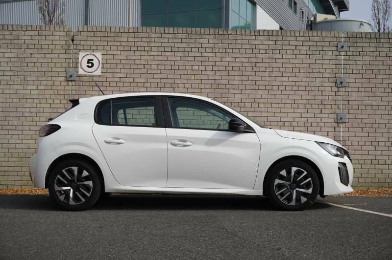 Peugeot 208 Puretech Active - 73 HD73GJY White #4