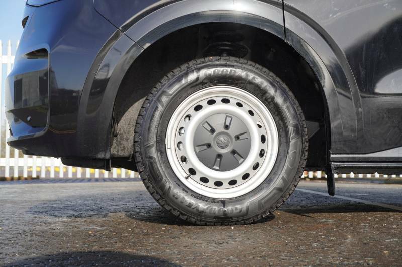 Volkswagen E-Transporter T34 65Kwh Van Commerce Plus Lwb - 2025 75 HK75KTX Black #5