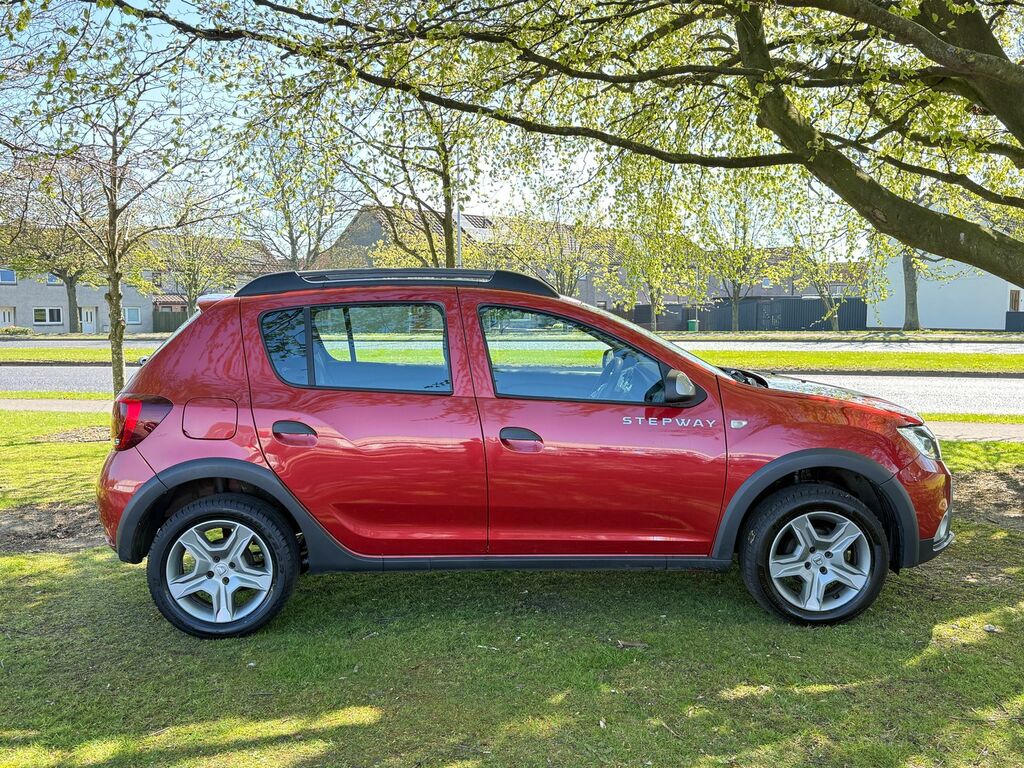 Dacia Sandero Stepway 0.9 Tce Essential Hatchback Euro SR68TWC Red #5