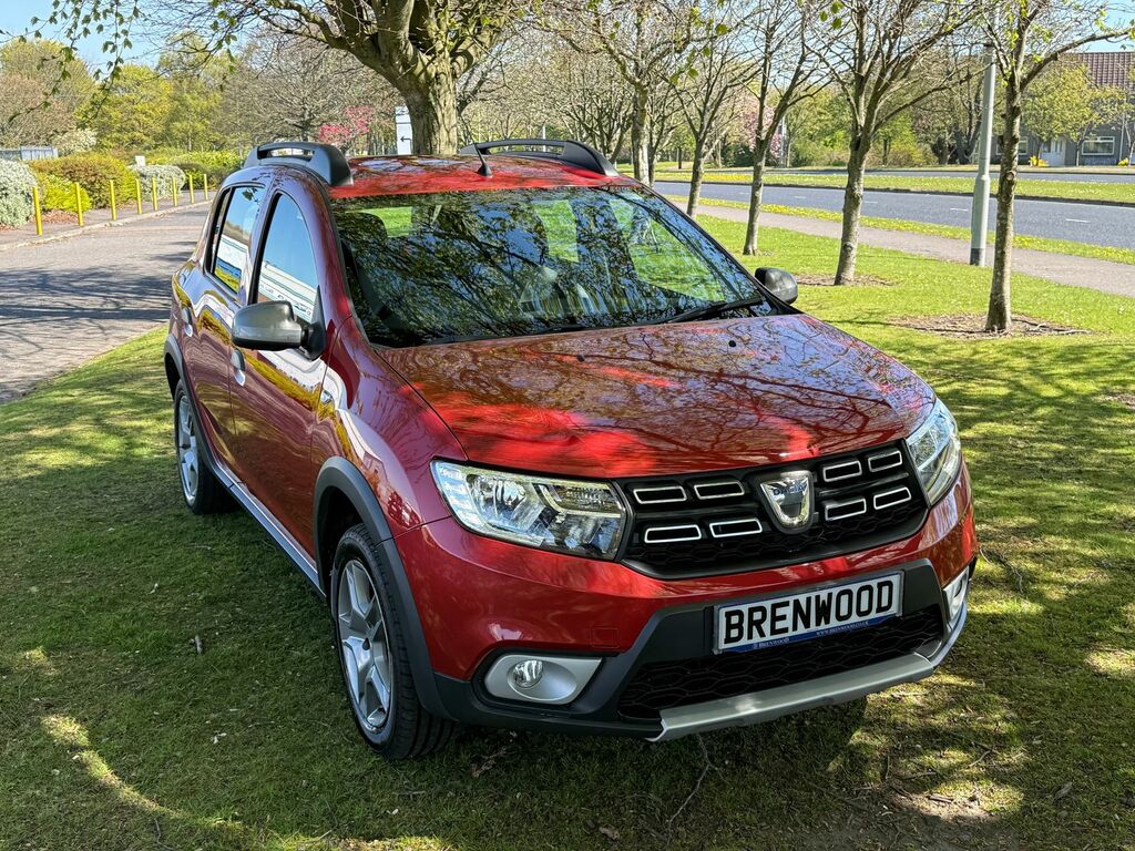 Dacia Sandero Stepway 0.9 Tce Essential Hatchback Euro SR68TWC Red #2
