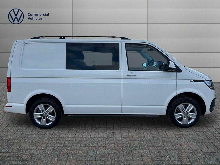 Volkswagen Transporter 2.0 Tdi 150 Highline Kombi Van Dsg VK24ZLU White #4
