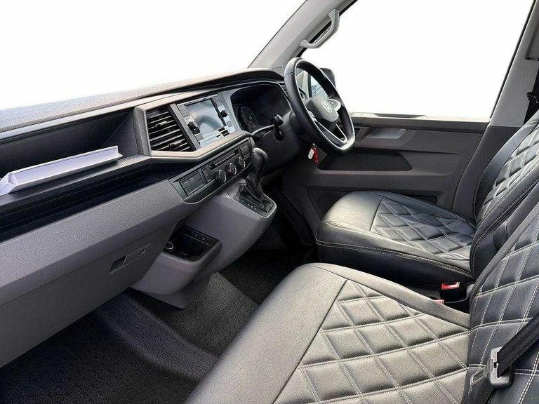 Volkswagen Transporter 2.0 Tdi 150 Highline Kombi Van Dsg VK24ZLU White #2