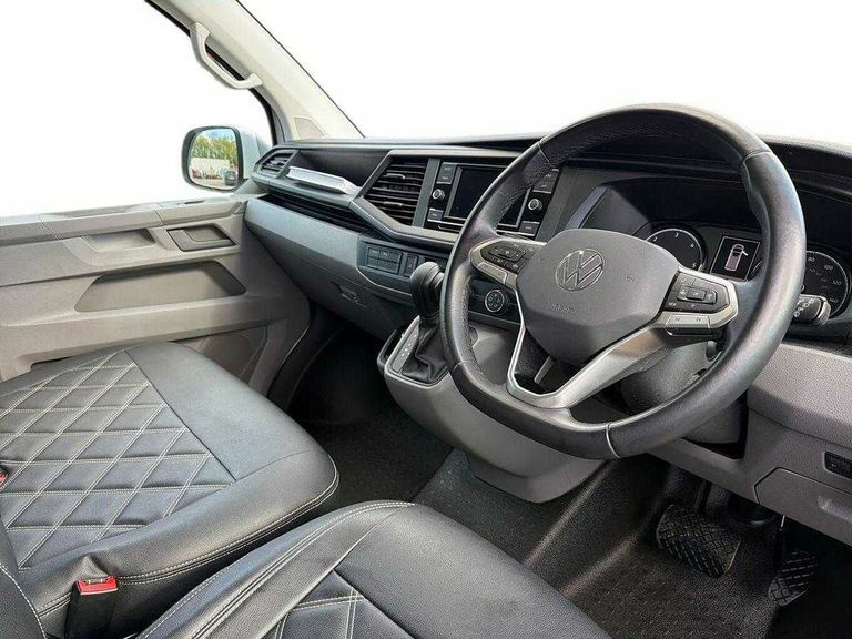 Volkswagen Transporter 2.0 Tdi 150 Highline Kombi Van Dsg VK24ZLU White #6
