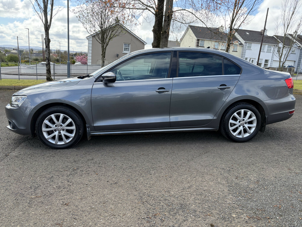 Volkswagen Jetta 1.6 Tdi Cr Bluemotion Silver #8