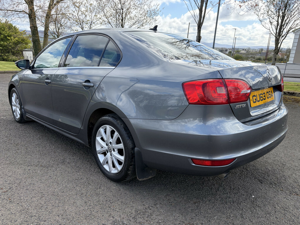 Volkswagen Jetta 1.6 Tdi Cr Bluemotion Silver #9