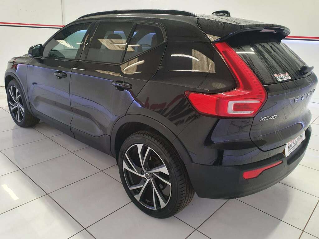 Volvo XC40 2.0 B4 Mhev R-design Pro Suv KR70XSV Black #4