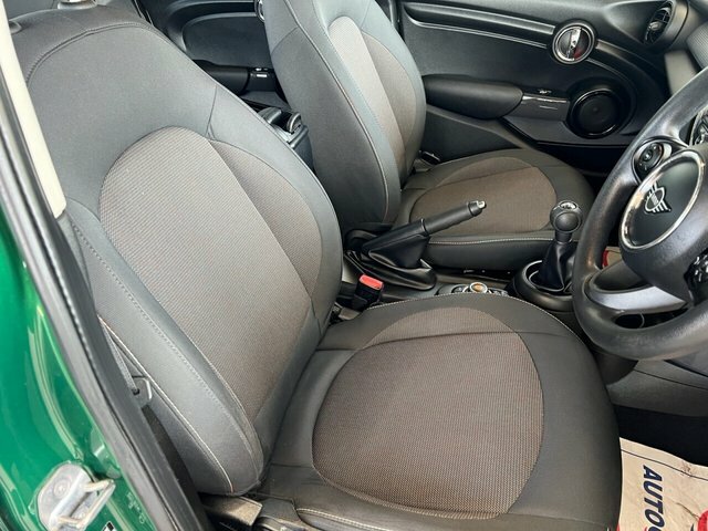 Mini Hatch Cooper Classic Hatchback YH69VCY Green #4