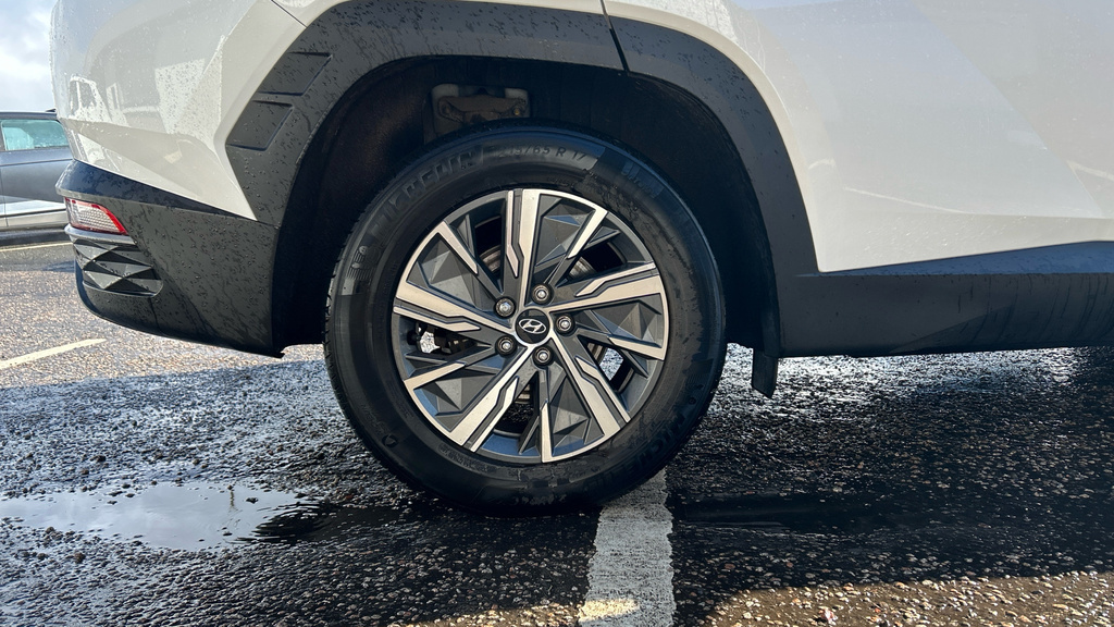 Hyundai Tucson Se Connect SL24PTZ White #6
