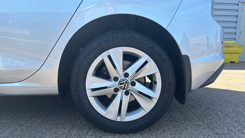 Volkswagen Golf Life Silver #5