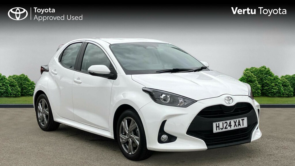 Toyota Yaris Icon White