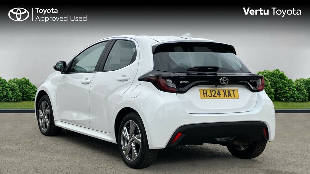 Toyota Yaris Icon HJ24XAT White #4