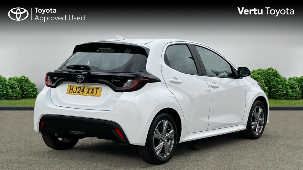 Toyota Yaris Icon HJ24XAT White #2