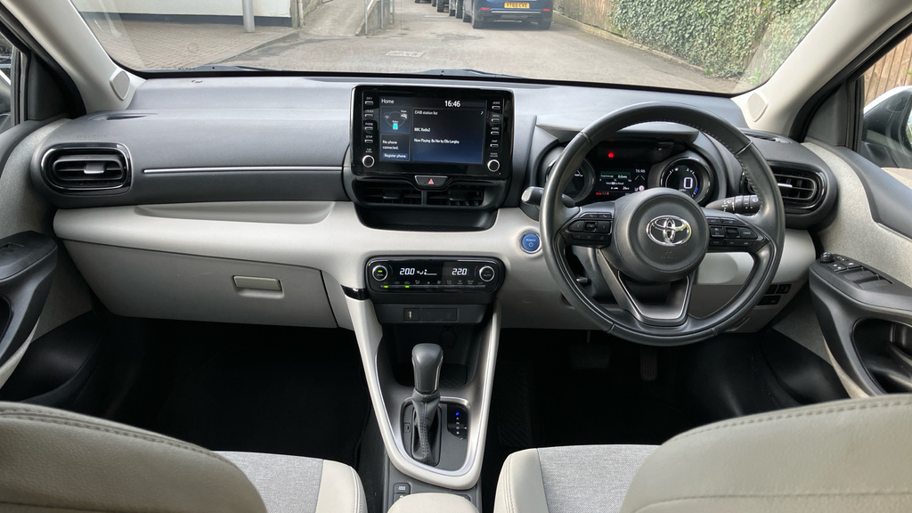 Toyota Yaris Excel White #6