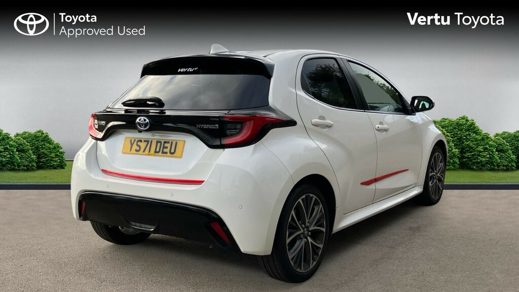 Toyota Yaris Excel White #2