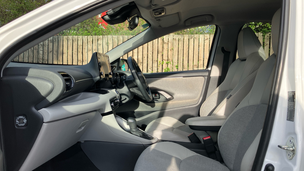 Toyota Yaris Excel White #5