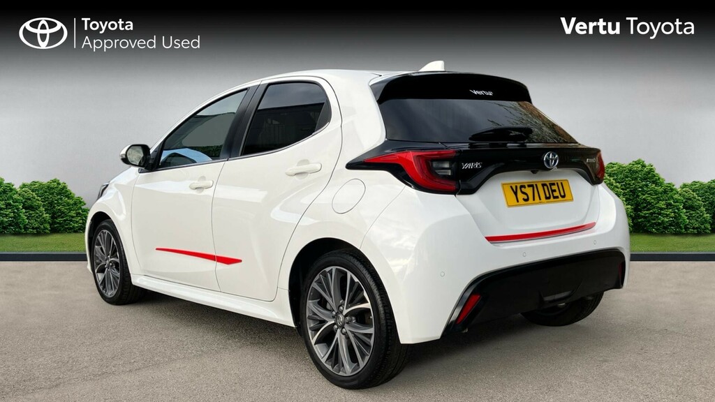 Toyota Yaris Excel White #4