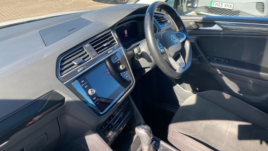 Volkswagen Tiguan Elegance White #2