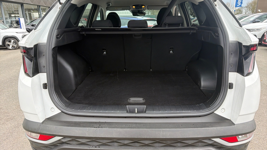 Hyundai Tucson Se Connect HF71XUP White #4