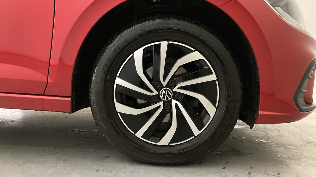 Volkswagen Polo Life YA22KLE Red #5
