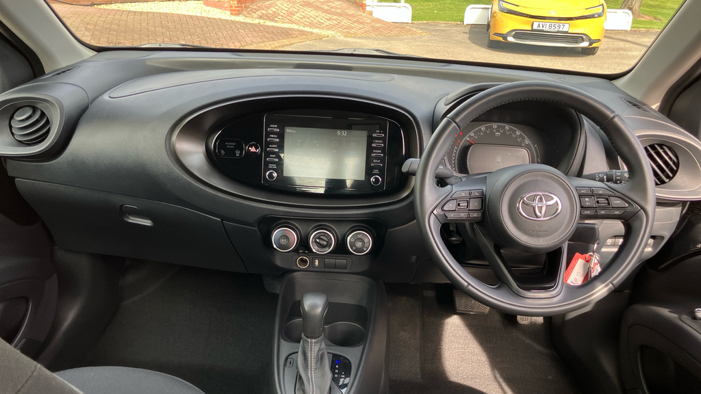 Toyota Aygo X Pure Black #6